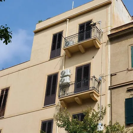 Casa Teatro Massimo Homestay