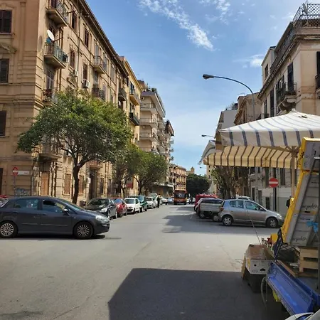 Casa Teatro Massimo Homestay *